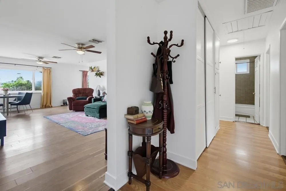 321 North El Cajon, CA 92021