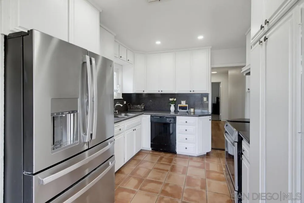 321 North El Cajon, CA 92021