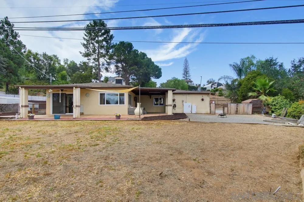 321 North El Cajon, CA 92021