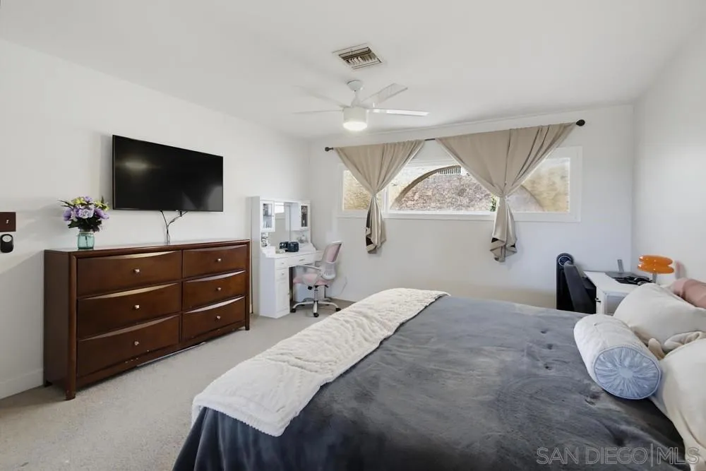 321 North El Cajon, CA 92021
