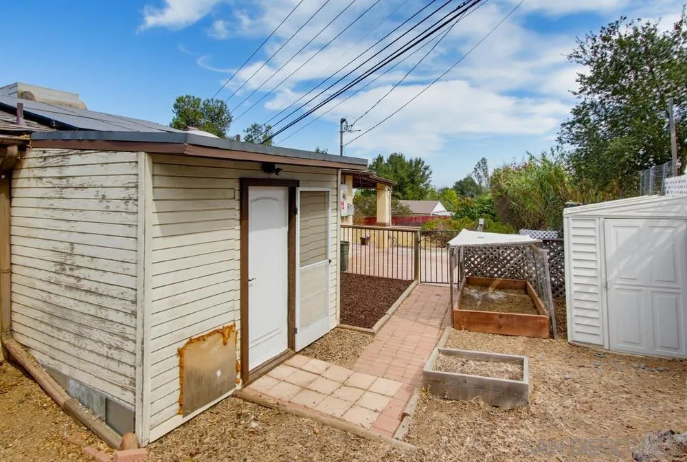 321 North El Cajon, CA 92021