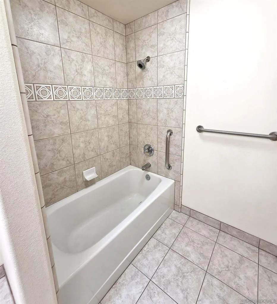 6264 Court San Diego, CA 92120