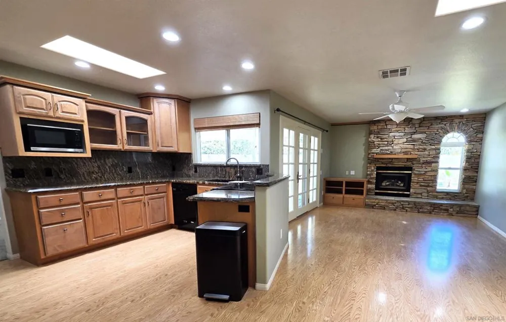 6264 Court San Diego, CA 92120