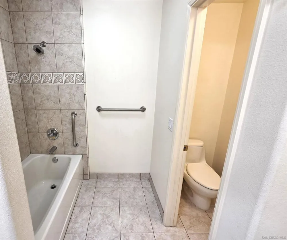 6264 Court San Diego, CA 92120