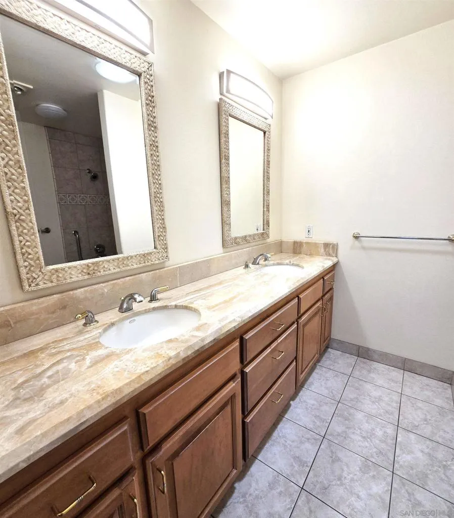 6264 Court San Diego, CA 92120