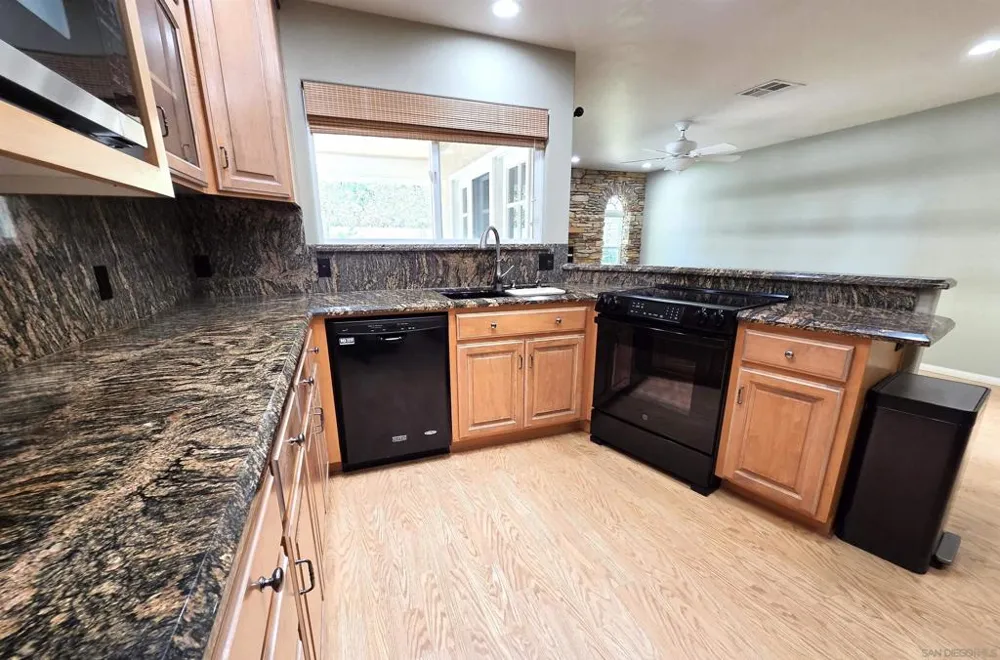 6264 Court San Diego, CA 92120