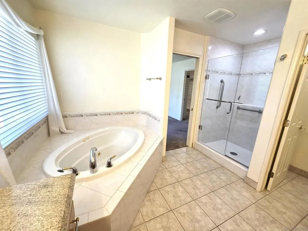 6264 Court San Diego, CA 92120