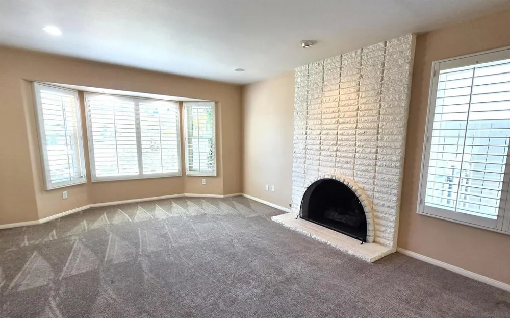 6264 Court San Diego, CA 92120