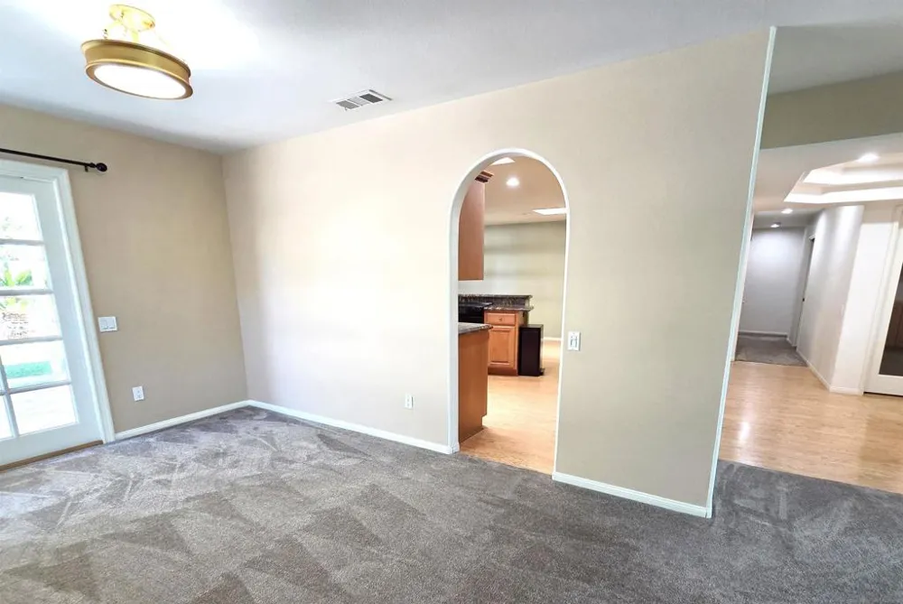 6264 Court San Diego, CA 92120