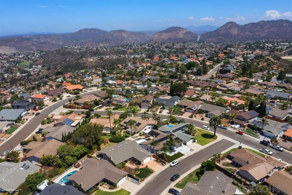 6264 Court San Diego, CA 92120