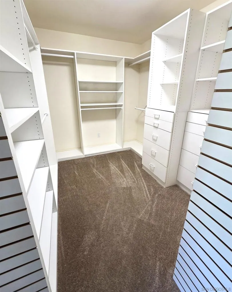 6264 Court San Diego, CA 92120