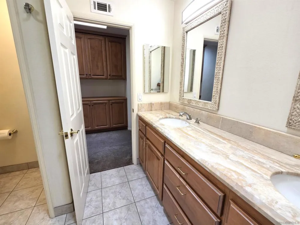 6264 Court San Diego, CA 92120