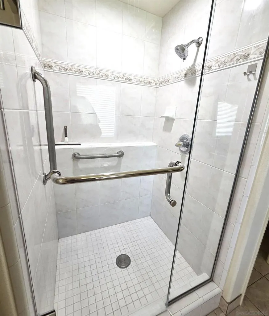 6264 Court San Diego, CA 92120