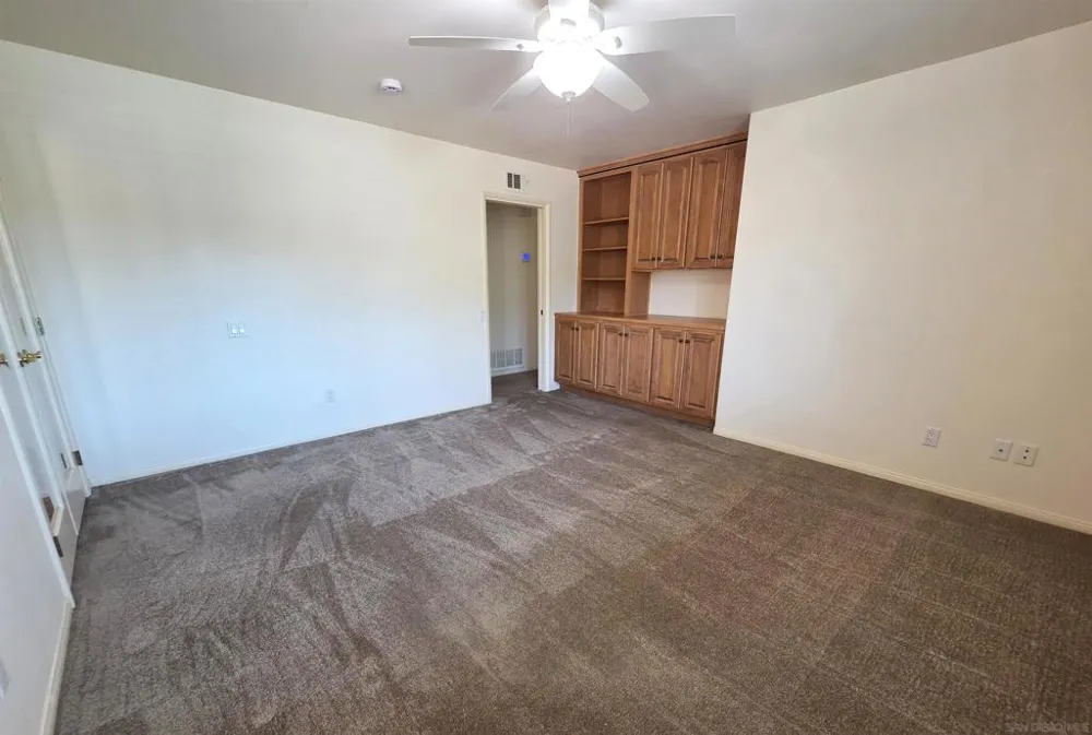 6264 Court San Diego, CA 92120