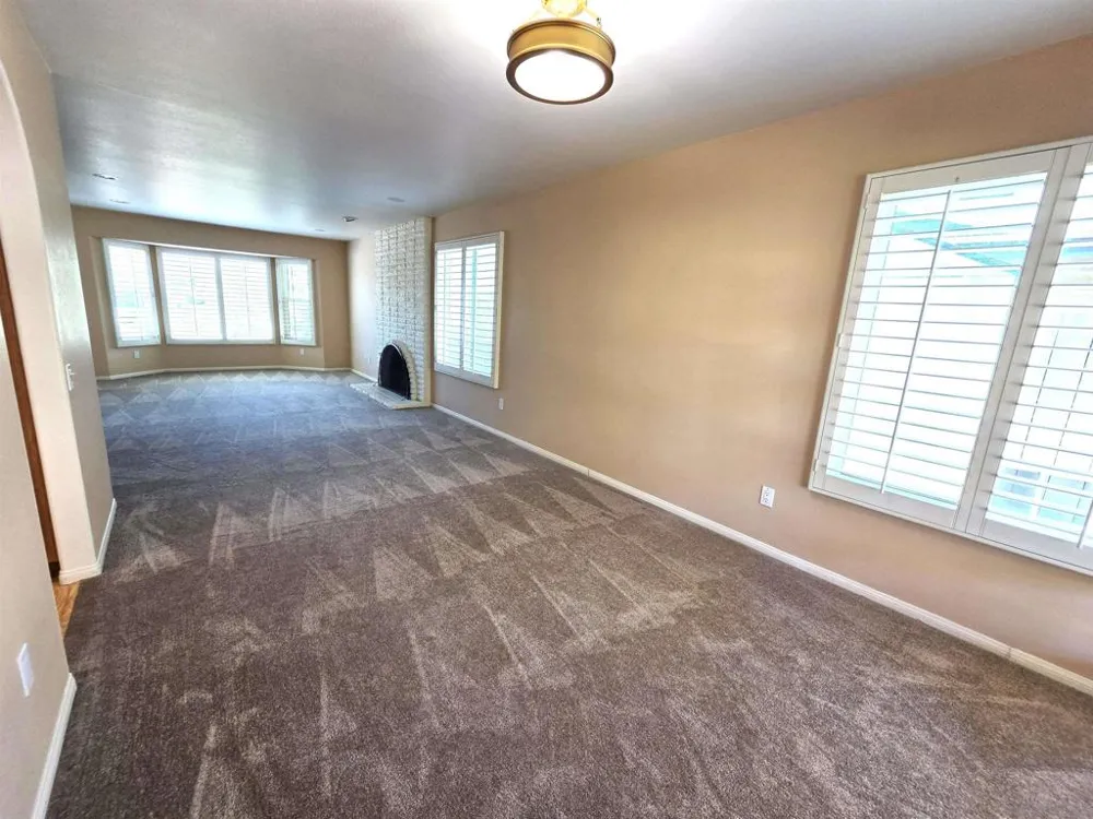 6264 Court San Diego, CA 92120