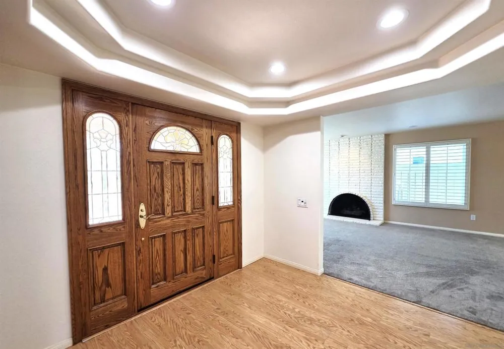 6264 Court San Diego, CA 92120