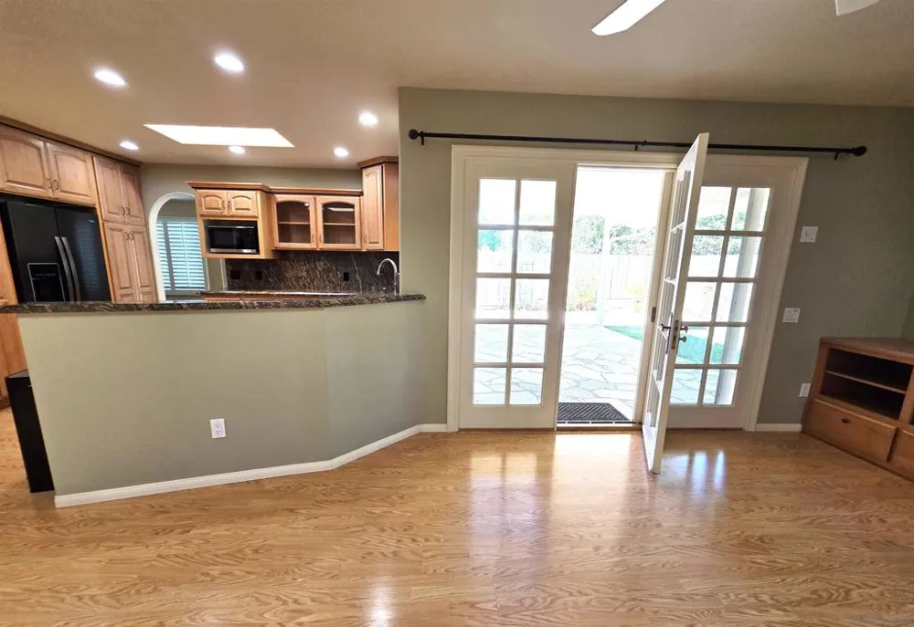6264 Court San Diego, CA 92120