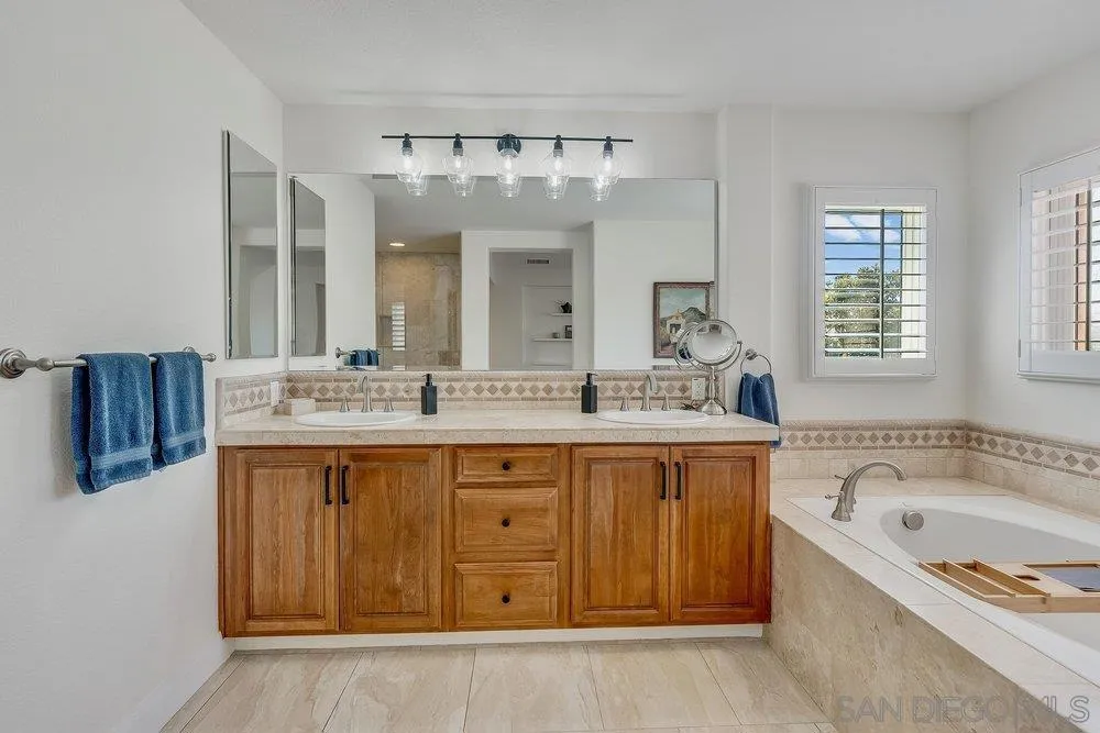 1317 Caminito Floreo La Jolla, CA 92037