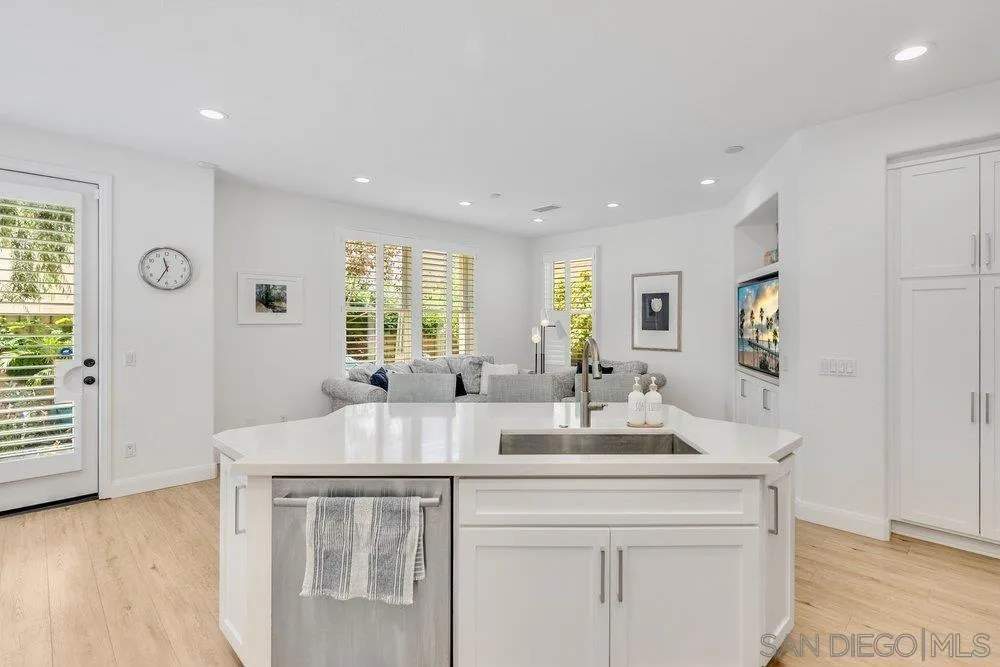 1317 Caminito Floreo La Jolla, CA 92037