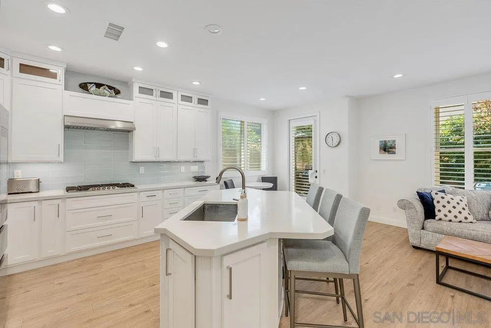 1317 Caminito Floreo La Jolla, CA 92037