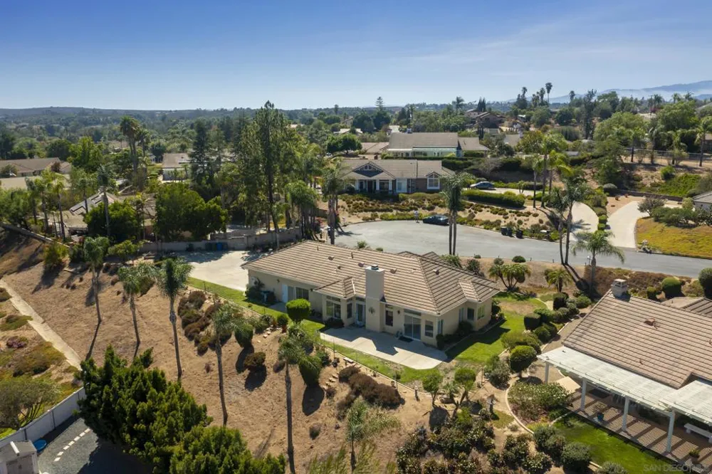 1221 Palomares Ct. Fallbrook, CA 92028