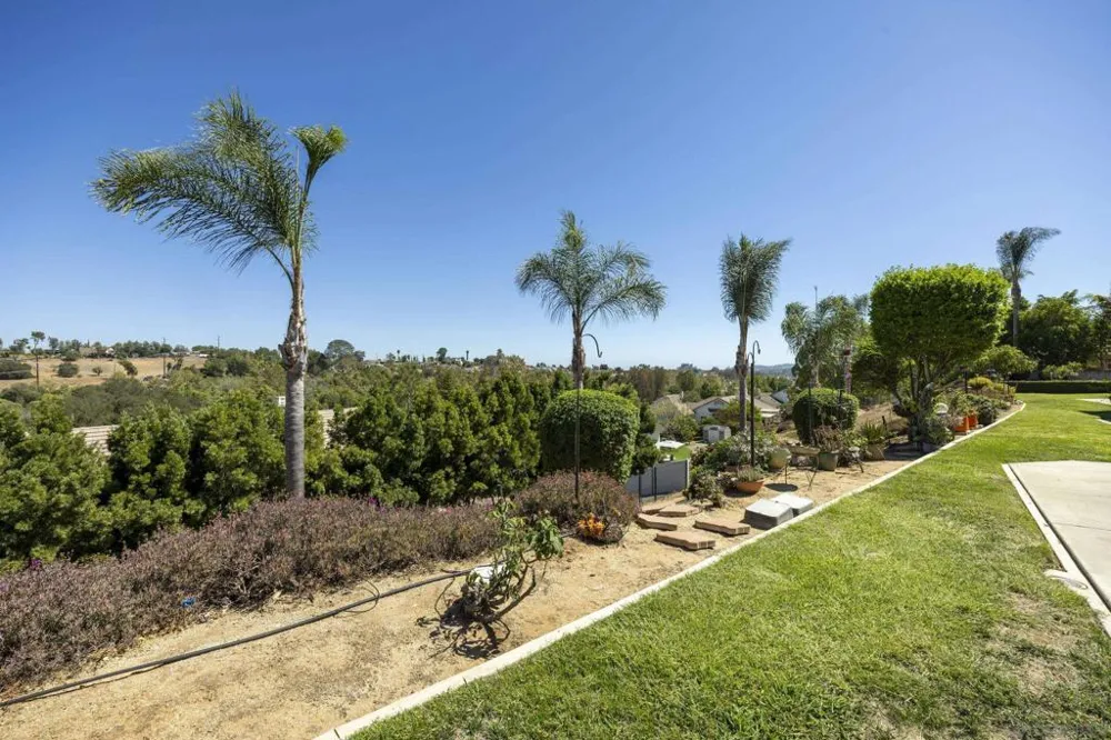 1221 Palomares Ct. Fallbrook, CA 92028