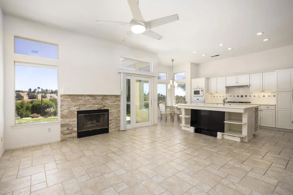 1221 Palomares Ct. Fallbrook, CA 92028