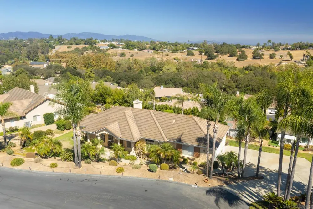 1221 Palomares Ct. Fallbrook, CA 92028