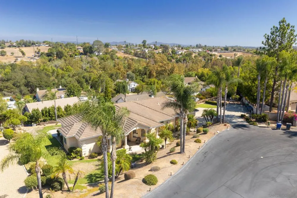 1221 Palomares Ct. Fallbrook, CA 92028