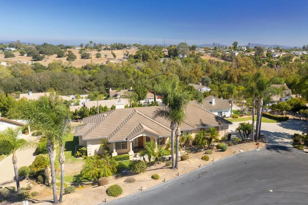 1221 Palomares Ct. Fallbrook, CA 92028