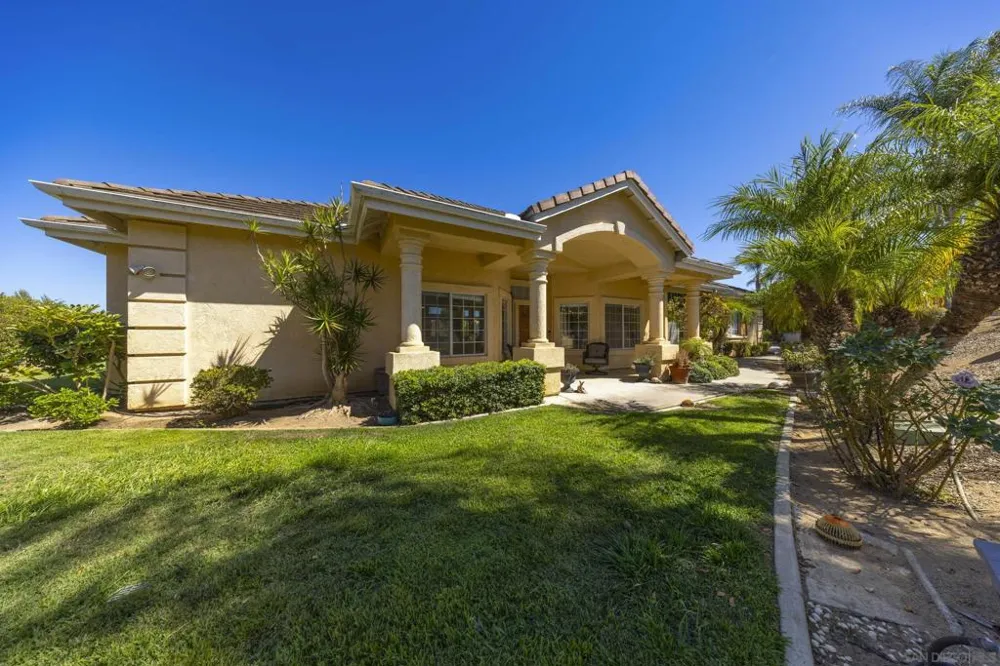 1221 Palomares Ct. Fallbrook, CA 92028