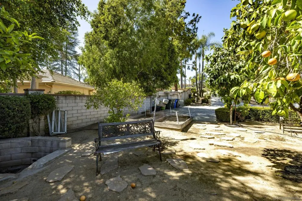 1221 Palomares Ct. Fallbrook, CA 92028
