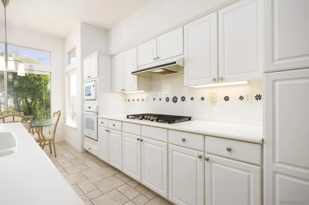 1221 Palomares Ct. Fallbrook, CA 92028