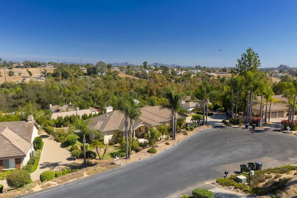 1221 Palomares Ct. Fallbrook, CA 92028