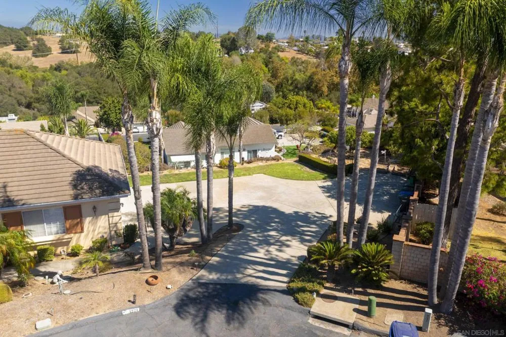 1221 Palomares Ct. Fallbrook, CA 92028