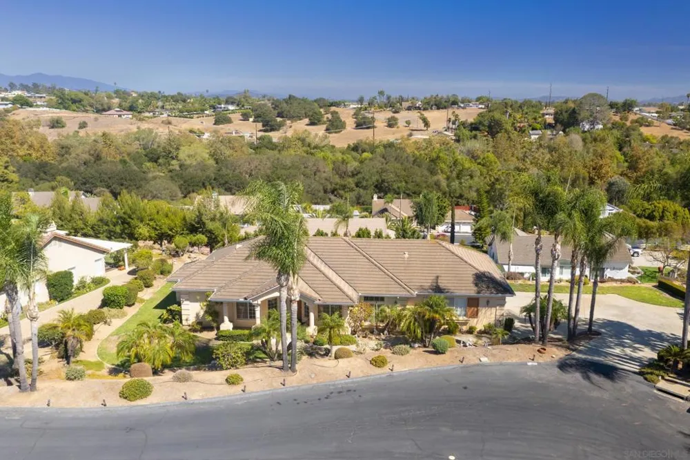 1221 Palomares Ct. Fallbrook, CA 92028