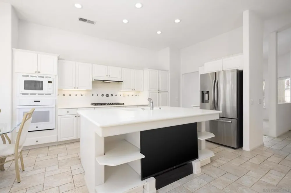1221 Palomares Ct. Fallbrook, CA 92028
