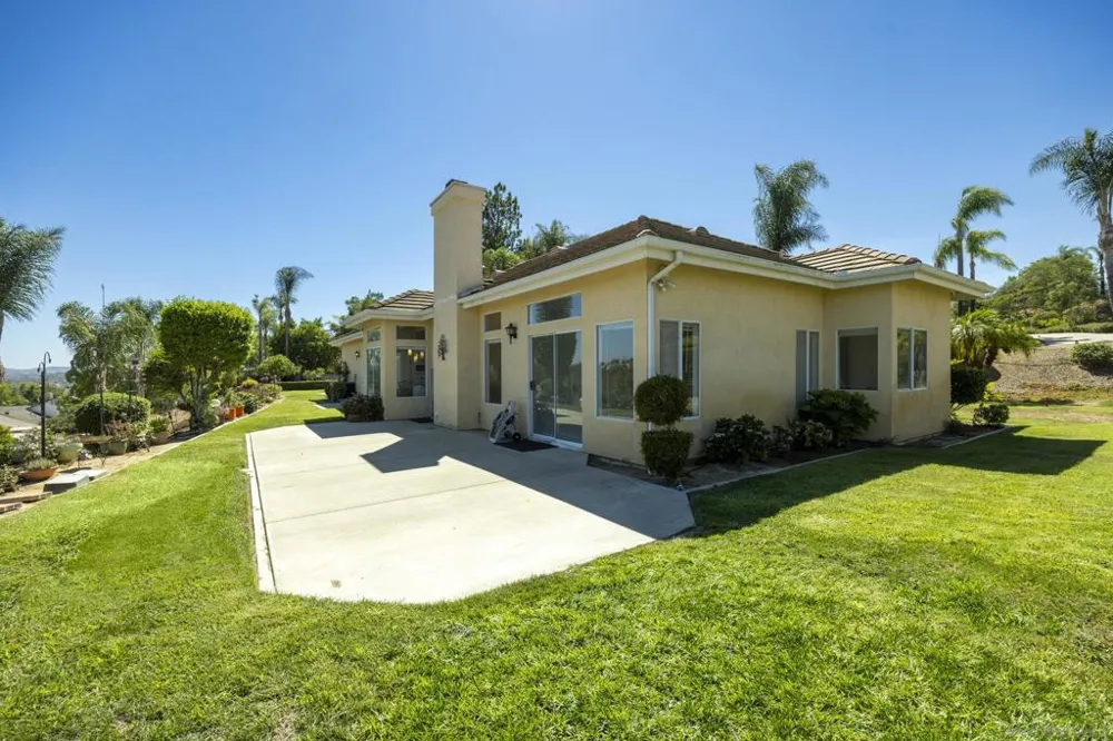1221 Palomares Ct. Fallbrook, CA 92028