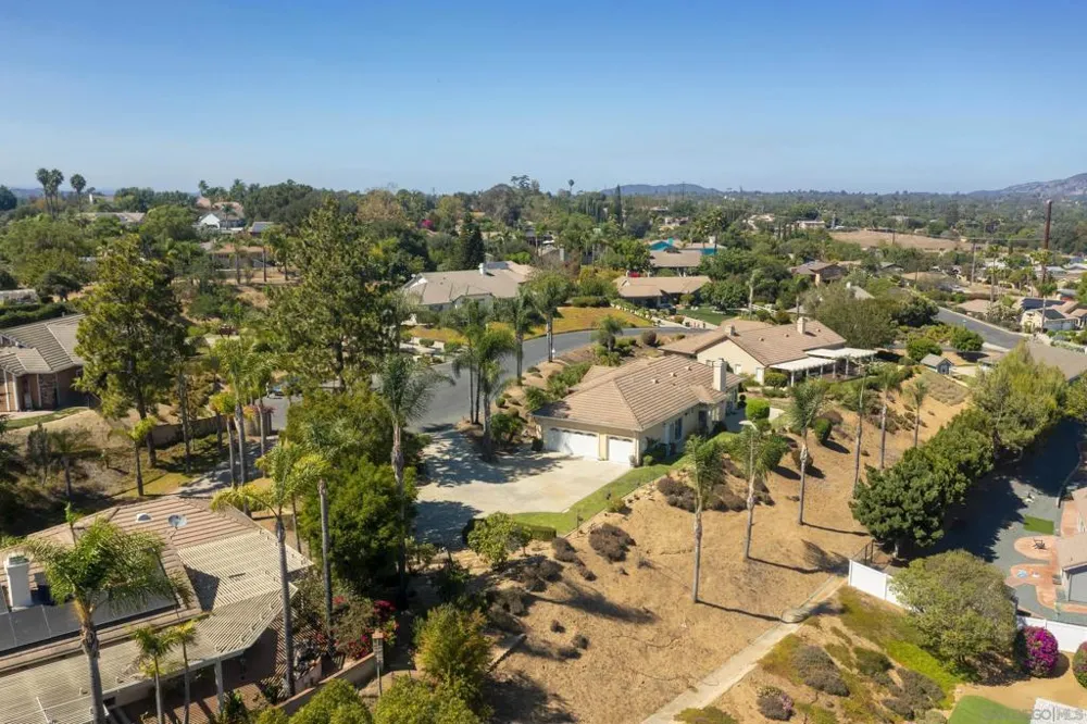 1221 Palomares Ct. Fallbrook, CA 92028