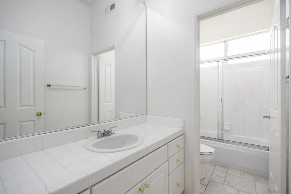 1221 Palomares Ct. Fallbrook, CA 92028