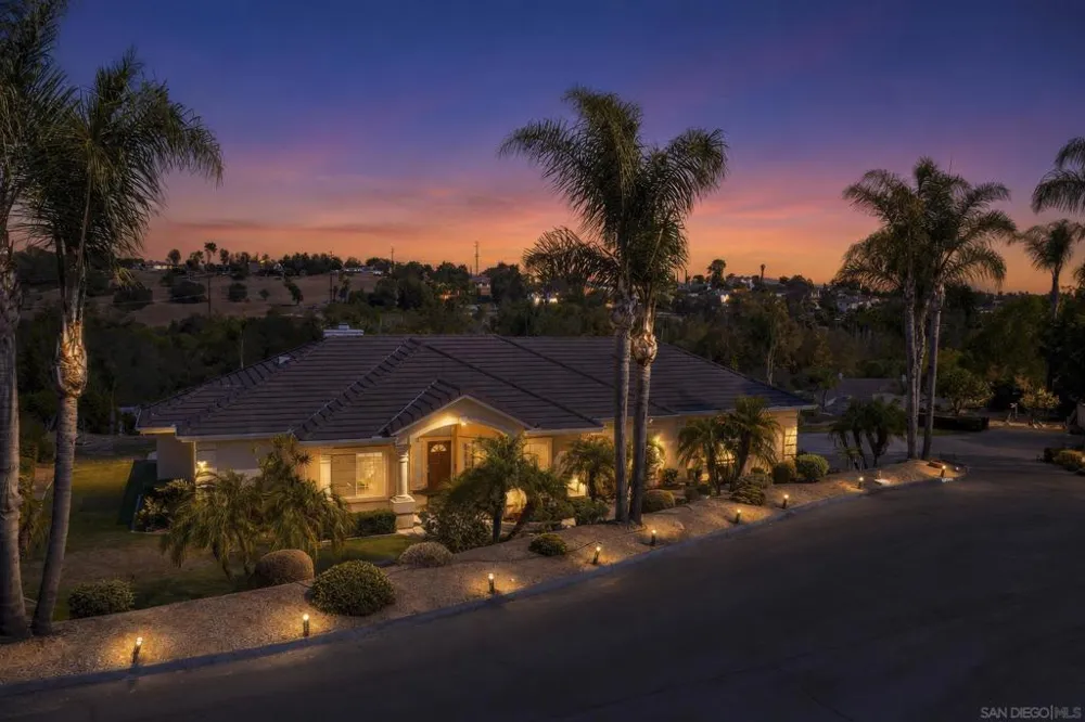 1221 Palomares Ct. Fallbrook, CA 92028