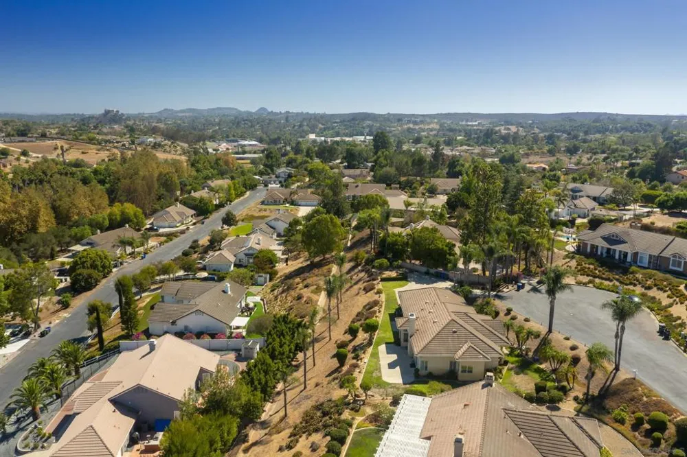 1221 Palomares Ct. Fallbrook, CA 92028