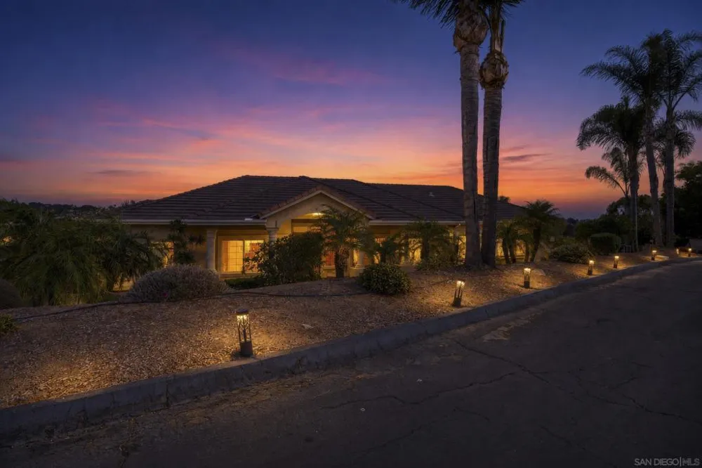 1221 Palomares Ct. Fallbrook, CA 92028