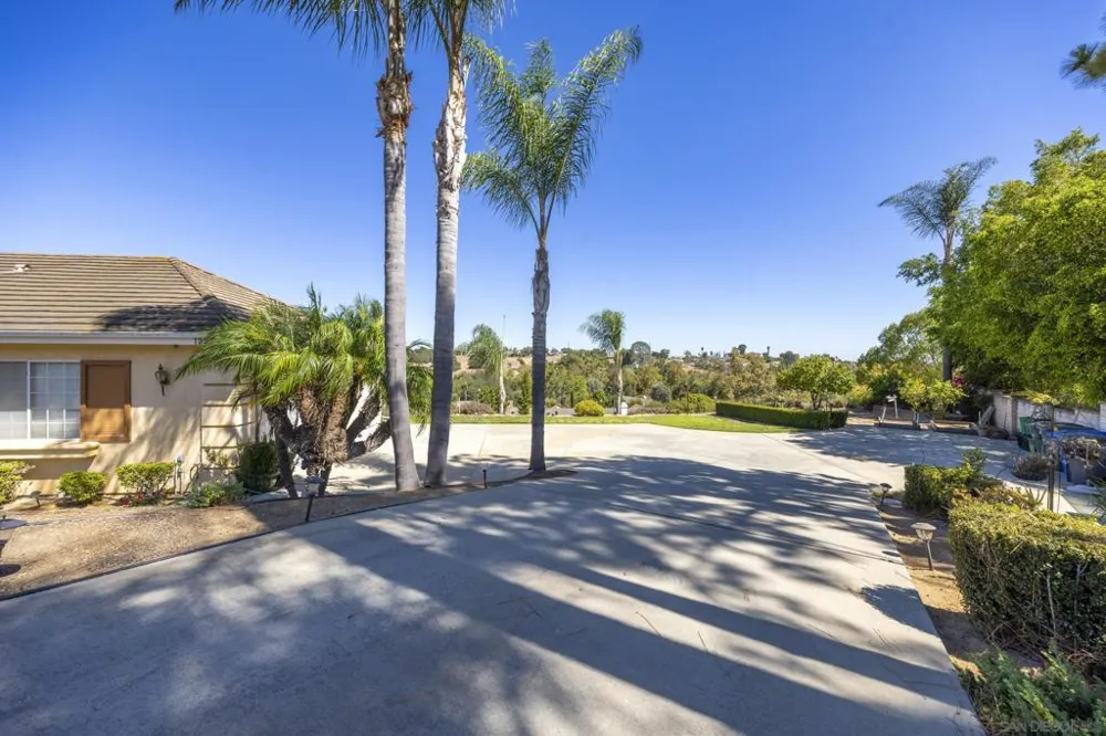 1221 Palomares Ct. Fallbrook, CA 92028