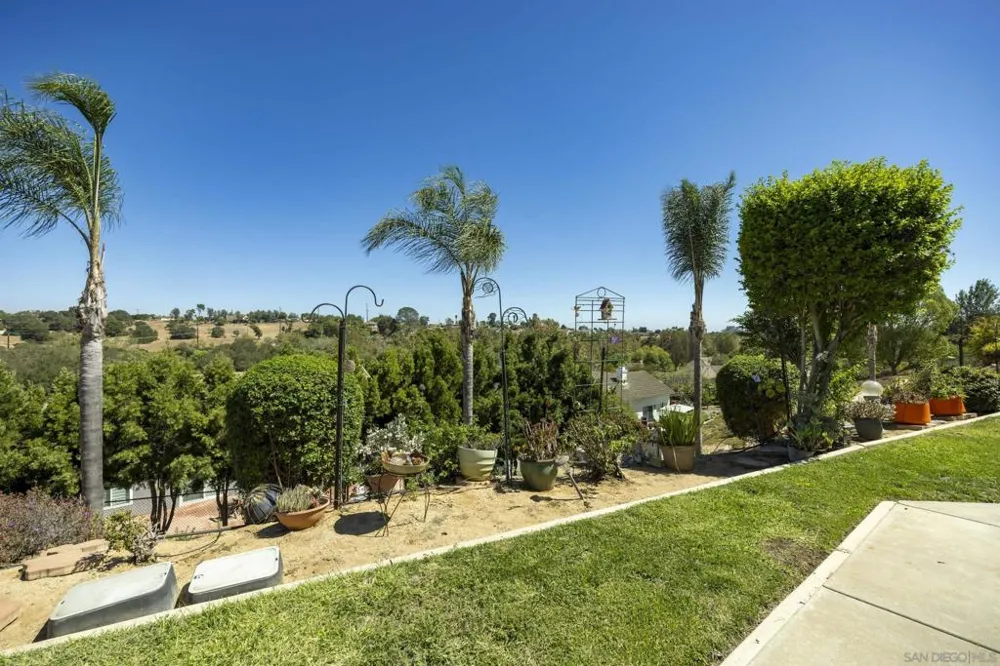 1221 Palomares Ct. Fallbrook, CA 92028