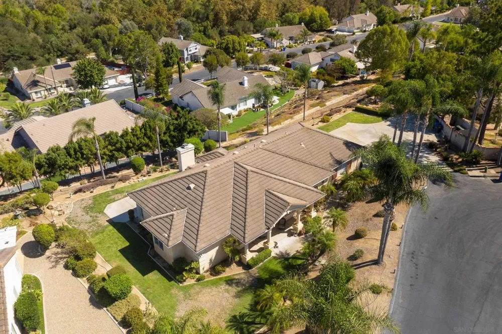 1221 Palomares Ct. Fallbrook, CA 92028