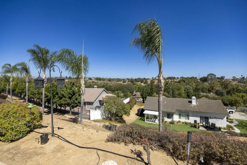 1221 Palomares Ct. Fallbrook, CA 92028