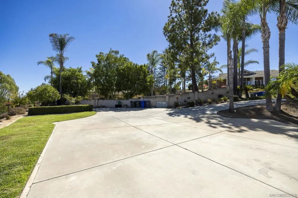 1221 Palomares Ct. Fallbrook, CA 92028