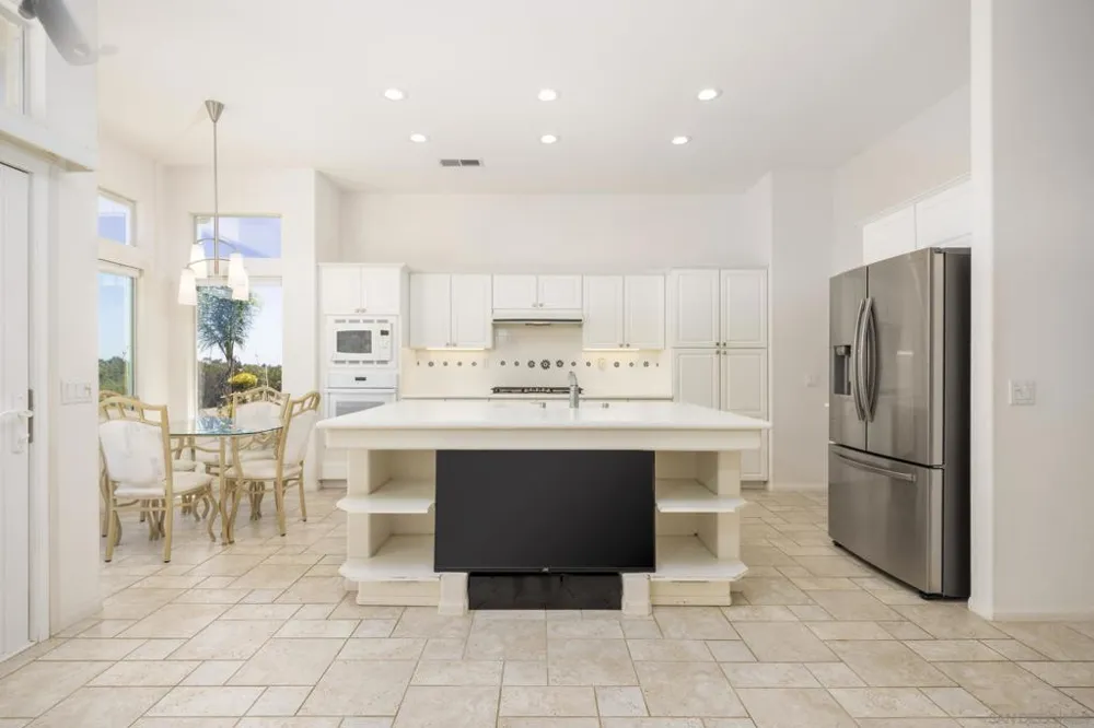 1221 Palomares Ct. Fallbrook, CA 92028