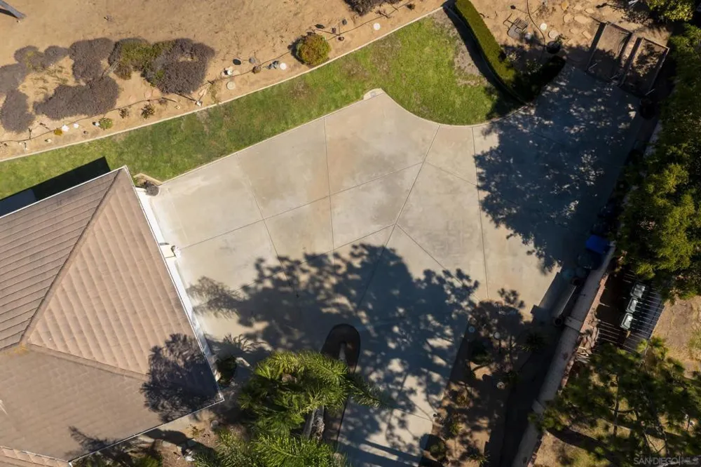 1221 Palomares Ct. Fallbrook, CA 92028